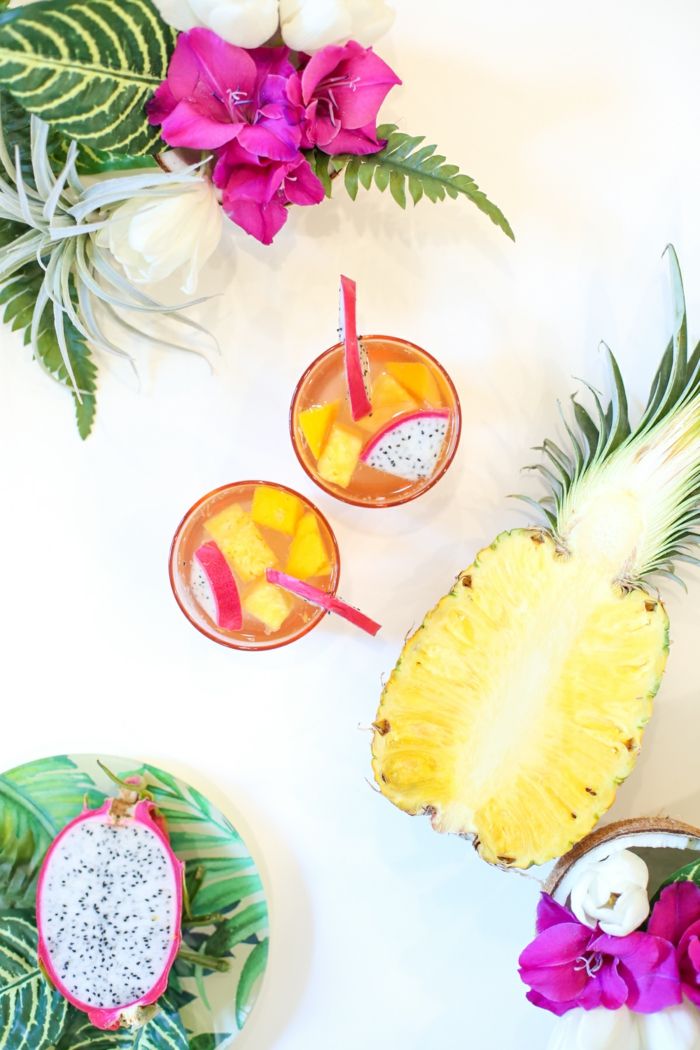 Farebné party nápoje, chutné a osviežujúce, skvelé nápady na tropickú letnú párty, oslavovať a vychutnať si