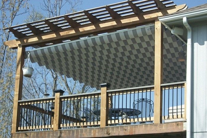 Pergola-lemn-cu-storuri-umbrire pentru acoperiș terasă
