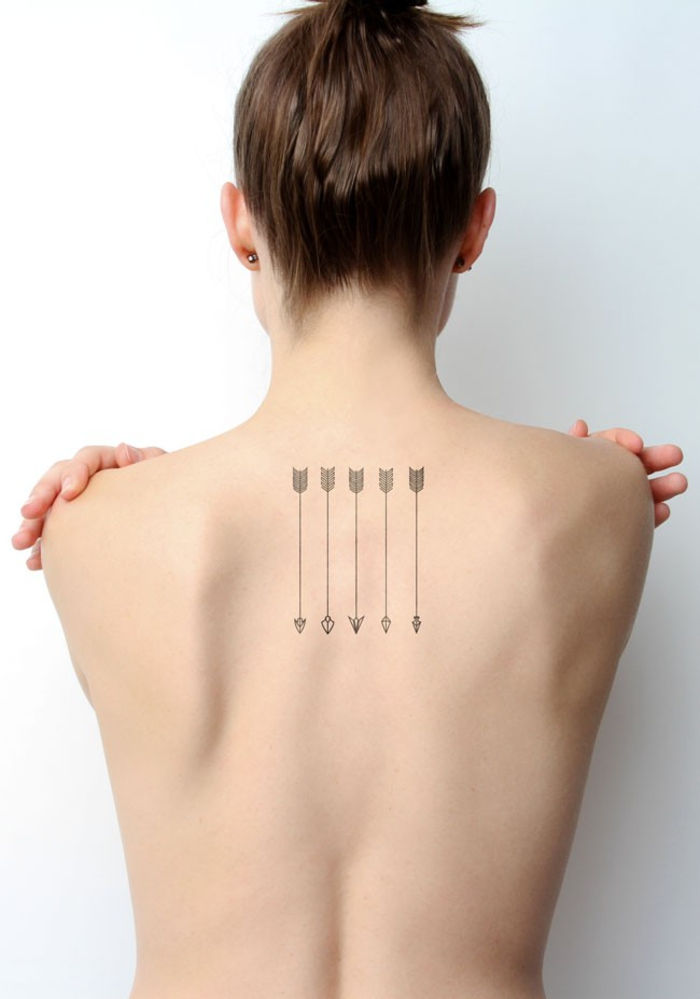 Tatuaj înapoi pentru femei, săgeți, idei reci pentru tatuaje de sex feminin