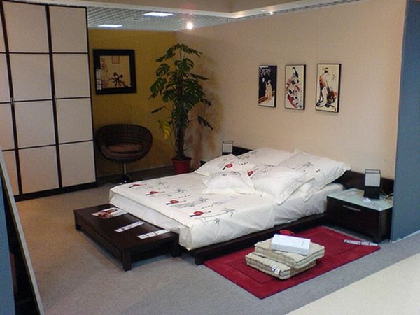 rastlina-by-a-ultra-moderno posteljo in-bedroom-