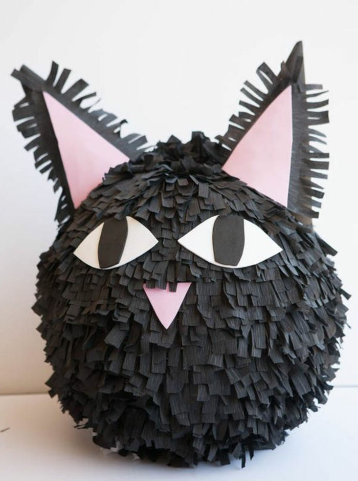 juoda katė - pinata, akys, ausys, juodos servetėlės