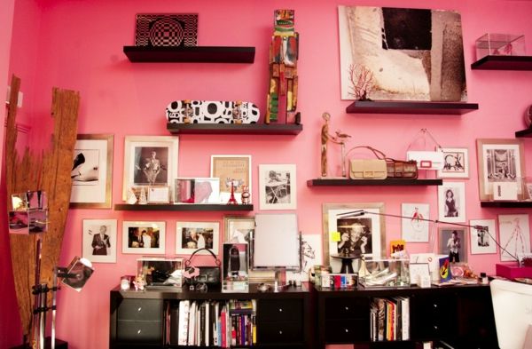 roz-perete-super-multe-cărți-rafturi și multe cărți pe perete