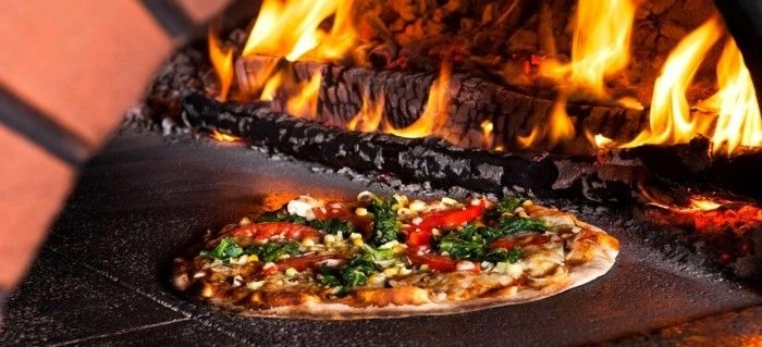 pizzaovn-egen-build-velsmakende-pizza-baking