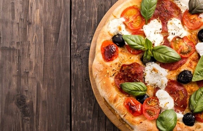 pizzaovn-egen-pizzaovn bygge-bygge-og-en-italiensk-pizza-baking