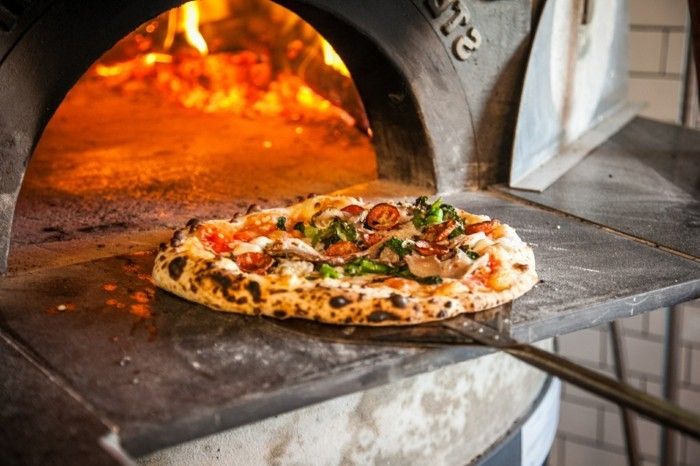 pizzaovn-egen-build-vil-til-bake pizza