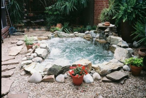 piscina-construirea-pietre - arata natura-friendly