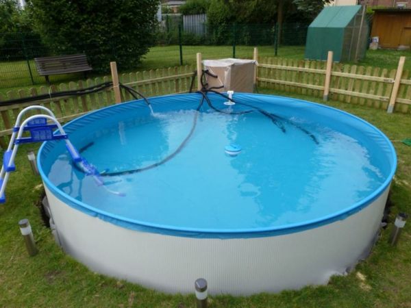 piscină-auto-construită-formă rotundă - design modern