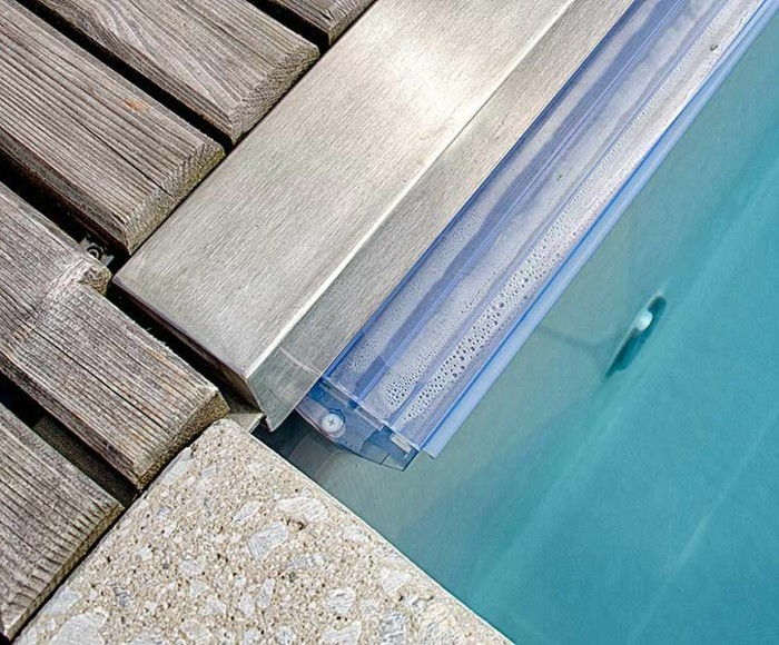 Laminat med overbygg pool cover