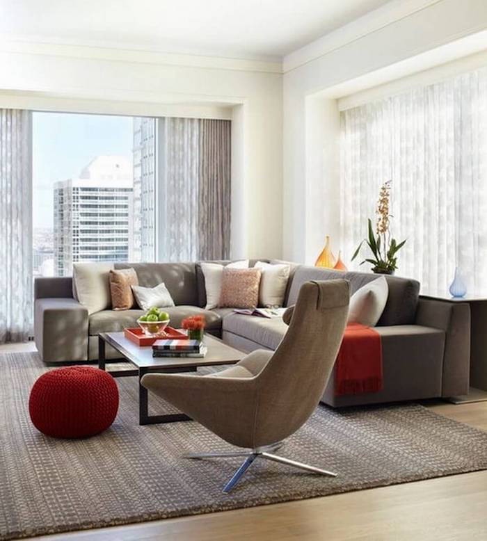 modernt vardagsrum dekor idéer röda golv kudde soffa kuddar på soffan idé