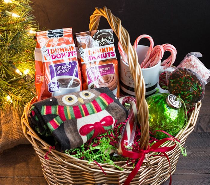 Zrób swój koszyk ze słodyczami i ciepłym szalikiem na Boże Narodzenie