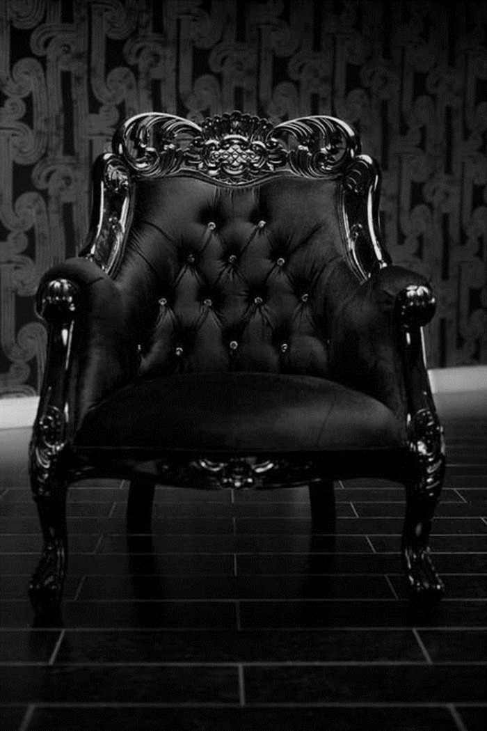 muhteşem siyah-sandalye-in-barok stilinde