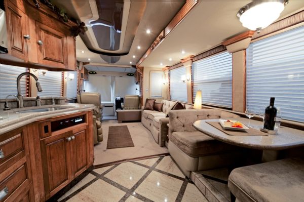 Prevost-royal-fwdcabin Caravan brukt