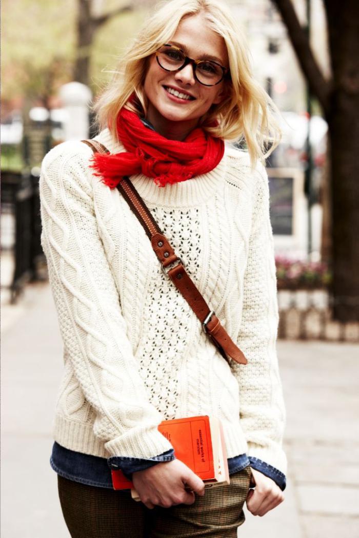 padrão de camisola de lã-mulheres-branco-irlandês-de tricô lenço vermelho