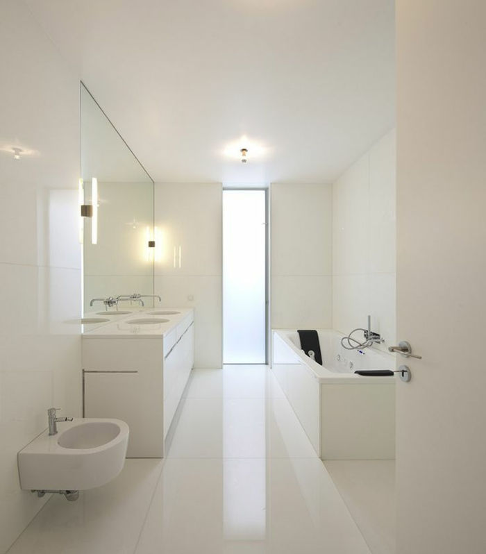 Priestorová-bad-set-bielo-Design-minimalistické vybavenie kúpeľní