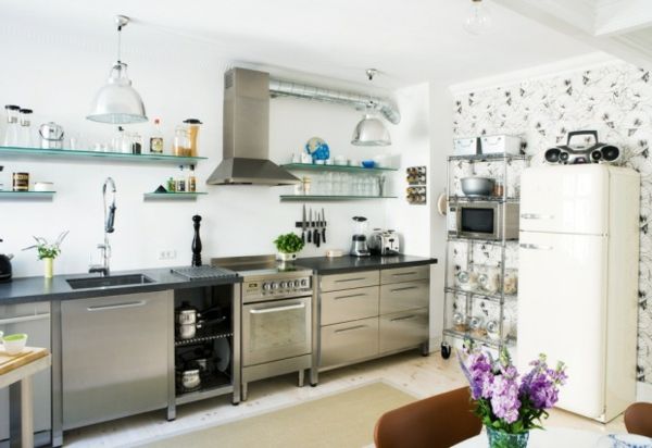 atgalinė siena-virtuvė-nerūdijantis plienas-moderni - dekoruota