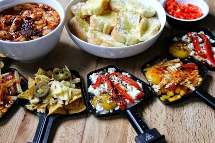 raclette ideje izdelkov za kuhanje raclette v kombinaciji s kruhom ali krompirjem