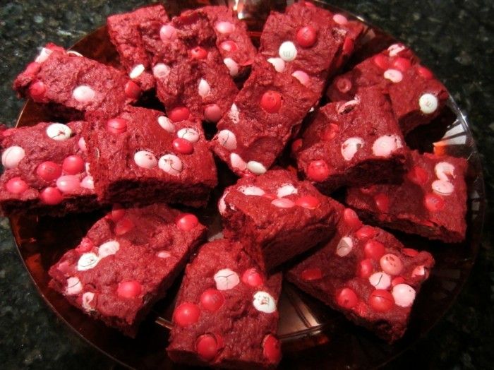 röd sammet-cake-brownie-in-röd-färg Suesse-and-läckra äta-for-hjärtans idéer Surprise