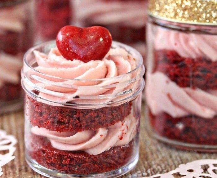 červeným zamatom tortu-červeno-torta-parfait-idea-for-dezert-for-Valentine-small-sklo-ružovo-červeno-jesť