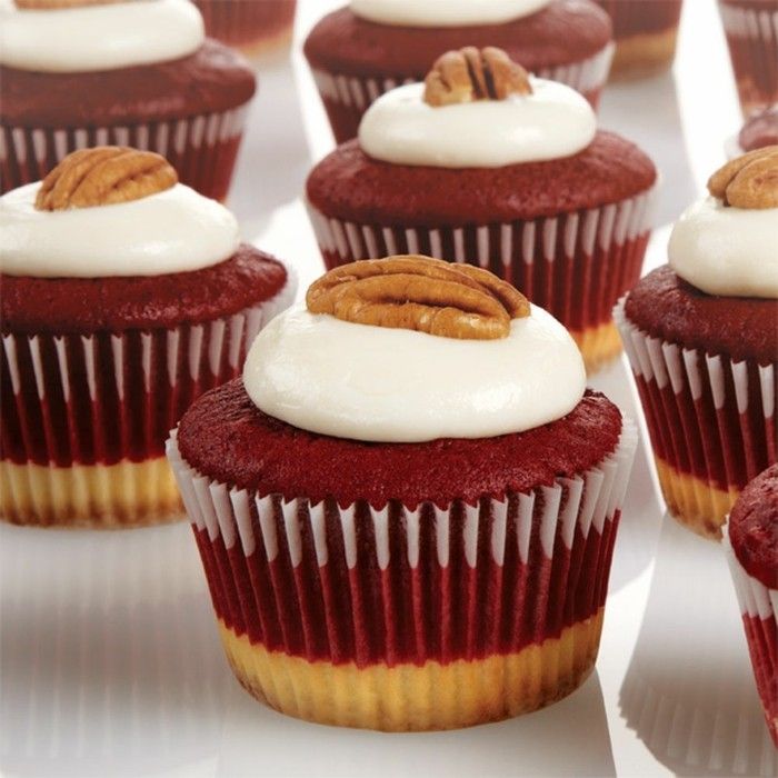 röd sammet kaka recept färg-Idee för muffins-vit-röd-vit-och-då-dekorerad idéer-med-en-valnöts gourmet