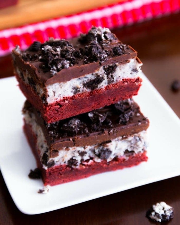 červeným zamatom tortu recept-ice-červeno-cake ako základ-vanillaeis-s-čučoriedok-in-of-stred-čokoládová-up