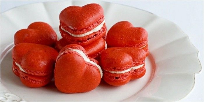 röd sammet-cake-recept-herzchen-dessert-heart-mandelbiskvier-in-röd sammet dessert-läckra-idé-för-valentine