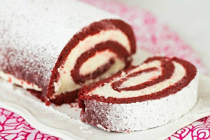 červeným zamatom torta-recept-roll cake-rollo-torta-in-červeno-a-bielo-cesto-práškového cukru tortu-nápady