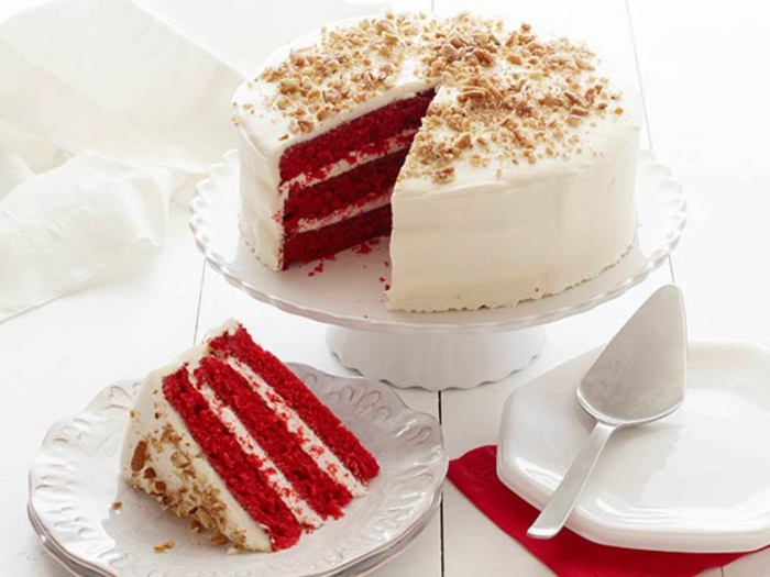 raudona-aksomo tortas-receptas-gražūs-suvokimas-tai-už-geriau-skonio-skanus-desertai-su-kremu ir riešutais