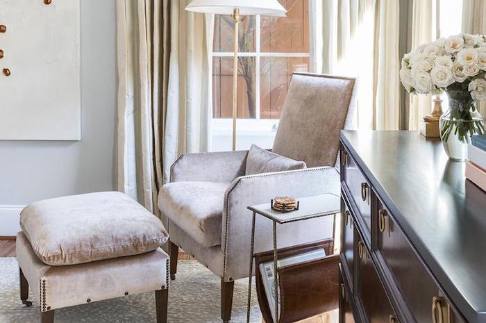 Kompleksas atpalaiduojamos kėdės su išmatomis perlinis pilkas, paprastas griuvėsiai, kambario dizainas ryškiomis spalvomis