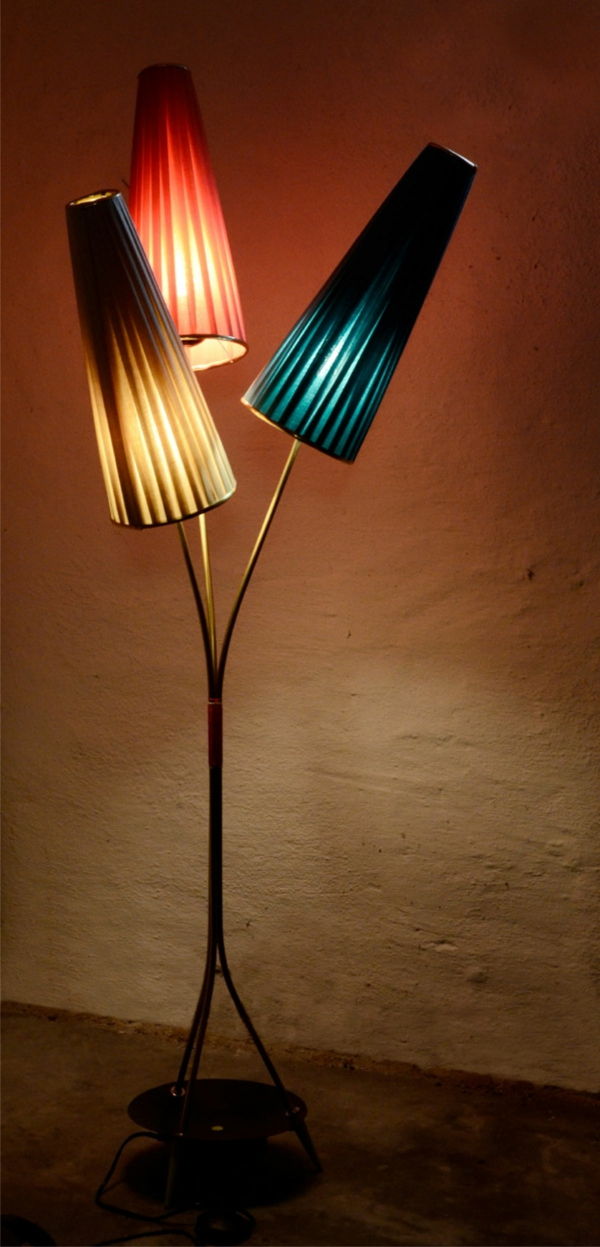 retro lampă de podea design frumos - culori colorate - nuante interesante de lampă