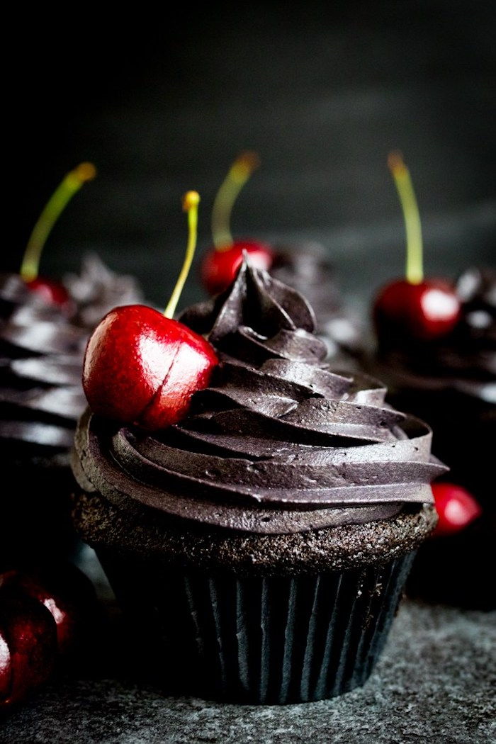 Helovyno receptai, cupcakes, vyšnios, paprasti desertai