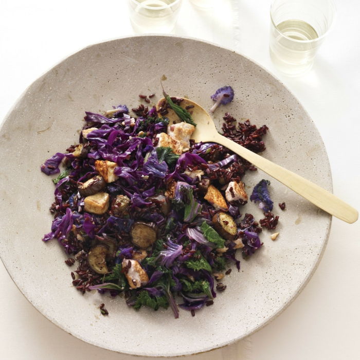 čierna ryža fialová misa biela a čierna ryža kombinovať znamená fialové jedlo krásne jedlo farbistý
