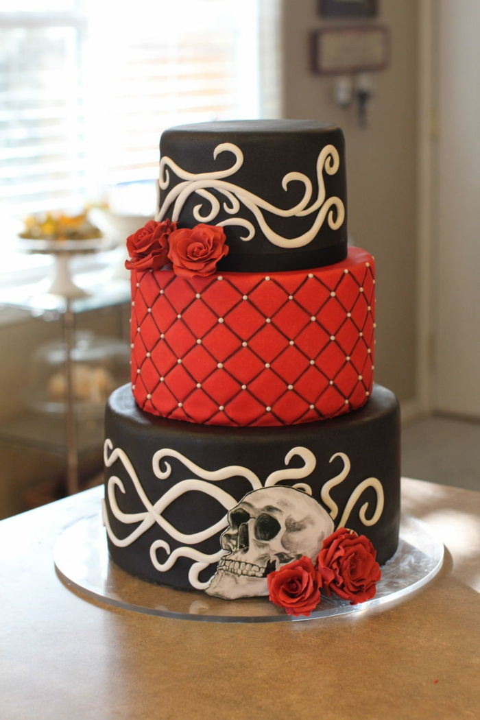 stilig tårta i svart och röd färg, röd ros dekoration 50s fest