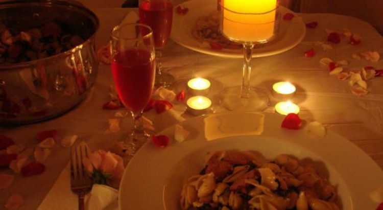 namizni okras-sveče-chic-plemenita-najbolj-moderno-Valentinovo-romantičen večer