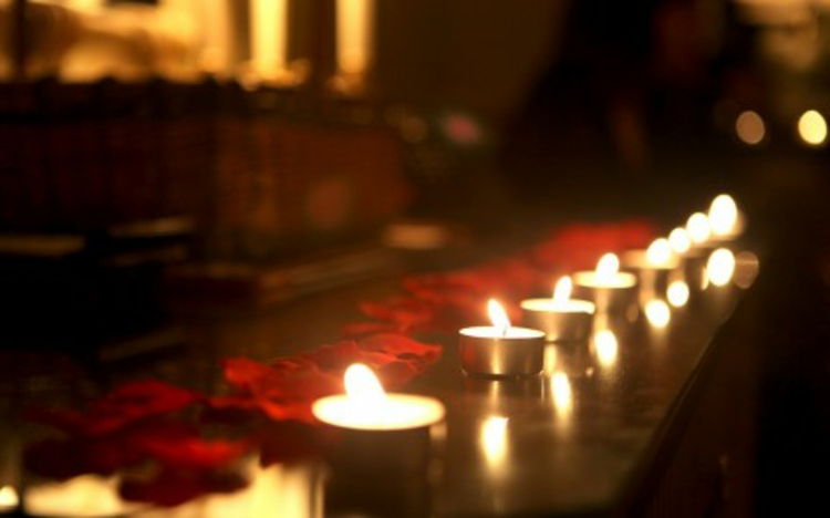 apdailos-romantiškas žvakė-Chic-kilnus-ypač-Valentino diena po stalu