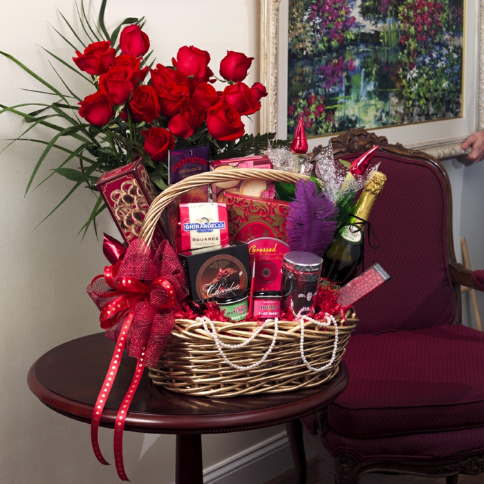 Romantisk present Gift Basket röda rosor