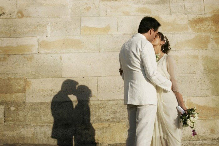 romantiška vestuvių vaizdo bučinys tarp-the-nuotaka ir jaunikis