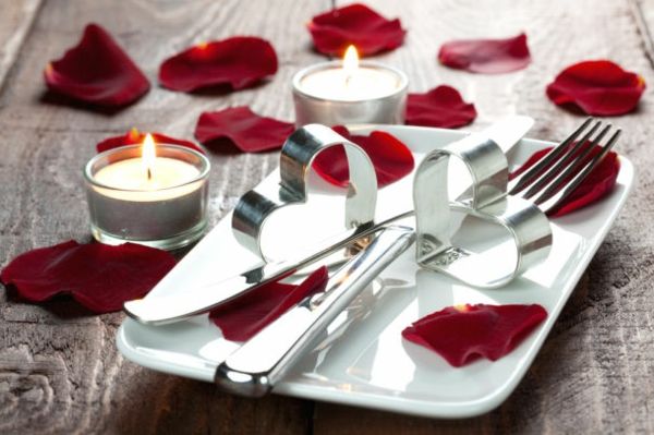 -Romantic-äter idéer-för-valentine-romantisk-kväll-med-ljus