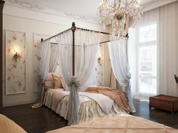 romantiškas miegamasis dizainas-gražūs-liustra-per-lova-su-skaidrių-užuolaidos