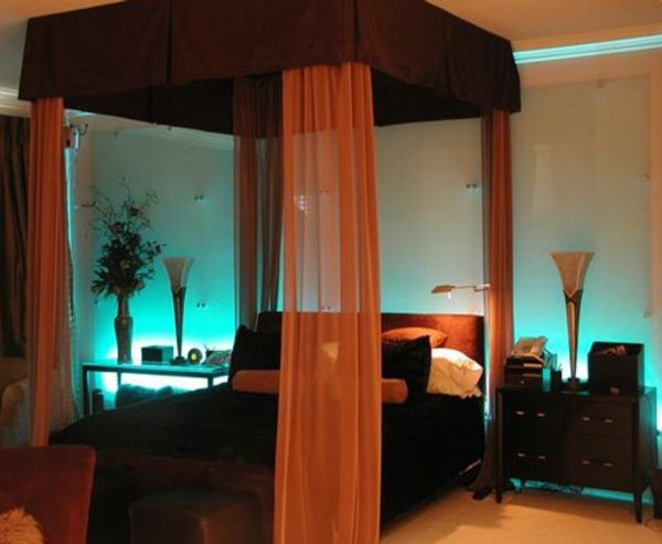 romantiškas miegamasis dizainas-su-lova-su-skaidrių-užuolaidos