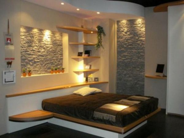 romantiškas miegamasis dizainas-balta-graži siena