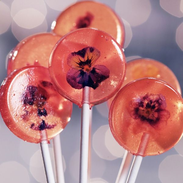 Pembe Lolipop-ile-çiçek-in-the-orta