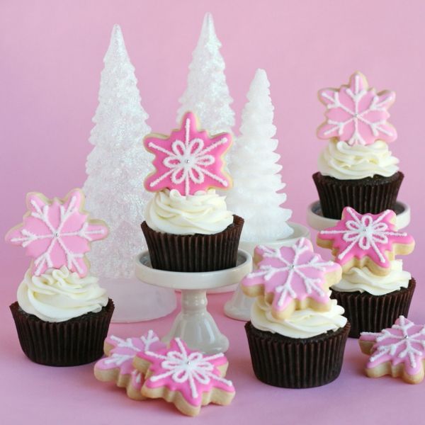 rosa välsmakande cupcakes-för-jul bakning