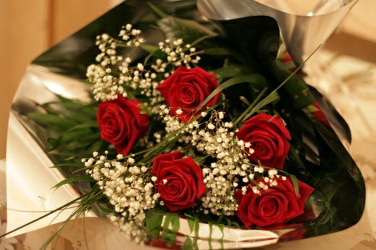 güller-şık-asil-en-modern romantik Sevgililer günü sürpriz Tatlı Fikir