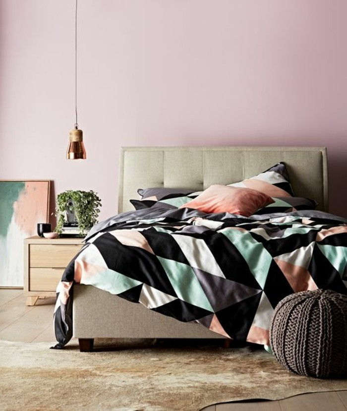 roz-pereți-modern-dormitor capitonaje pat cu paturi cutie