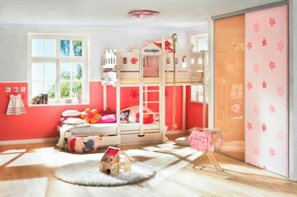 červeno-ružovo-oranžovo-pastelltöne-color-nápady-for-materských-drevená podlaha