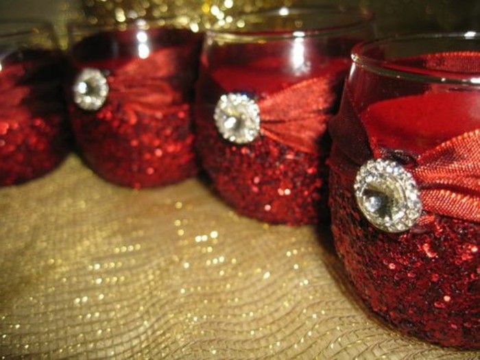 roșu-parfumate lumanari-cu-un-elegant decoratiuni