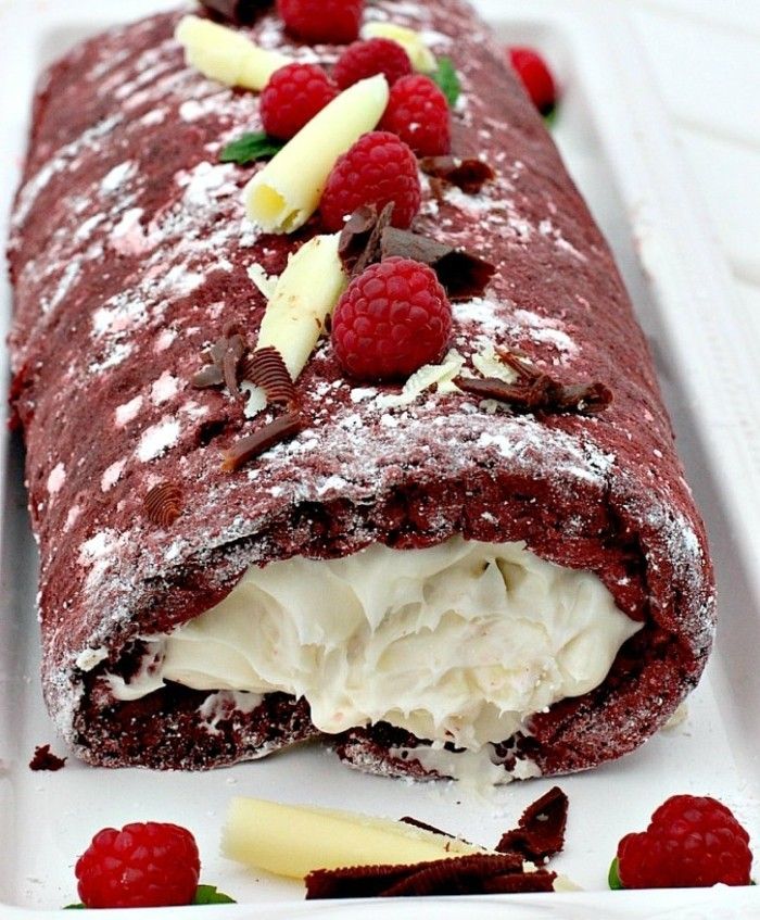 Röd-mat färg roll cake-hallon-cream-cream-vit-choklad-godis att njuta-idéer