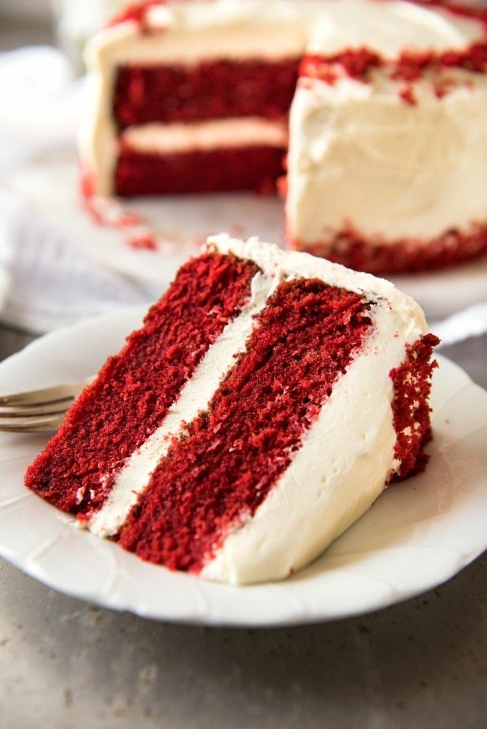 red-lebensmittelfarbe- röd-cake-med-vit-kräm kombinera-stora-idé-recept-för godis