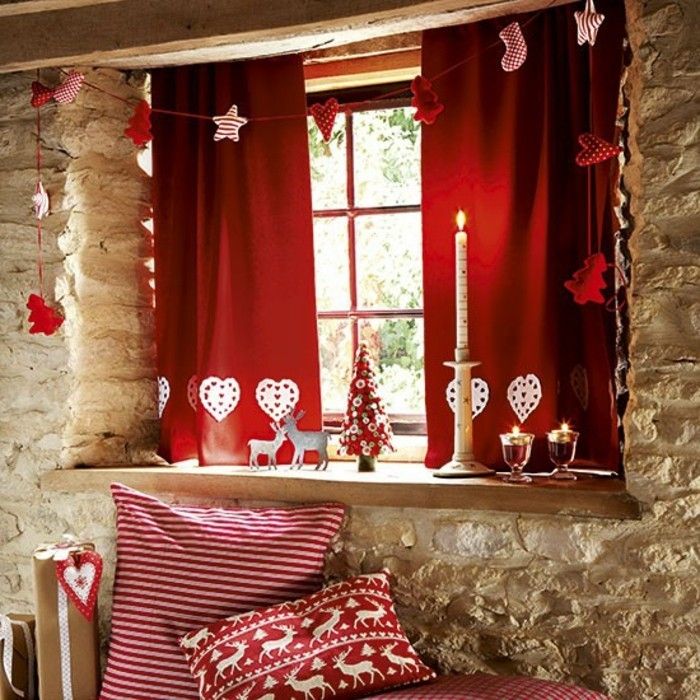 röd-vackra-gardiner-vackra-fönsterdekorationer-for-jul
