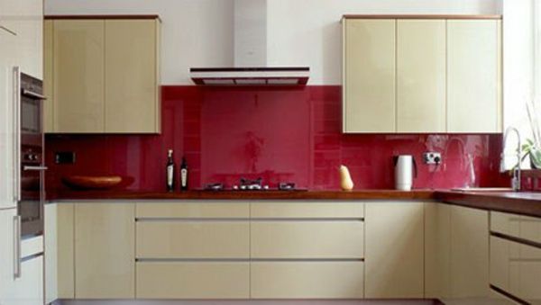 kırmızı duvar panelleri-mutfak-süper-modern-bej ve kırmızı birleştirmek
